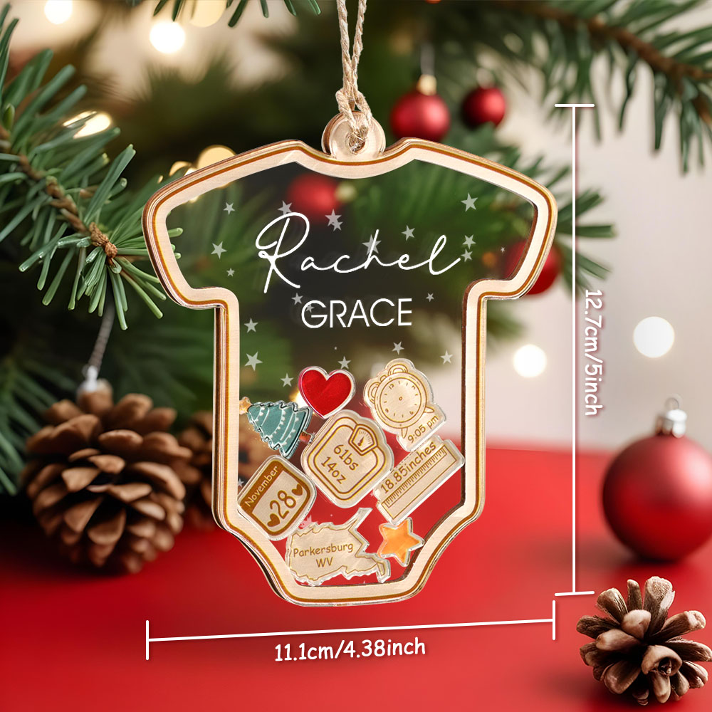 Celebre o primeiro Natal do bebé com um ornamento 4D personalizado em madeira e acrílico. Personalize com o nome e os dados do nascimento para criar uma recordação inesquecível.