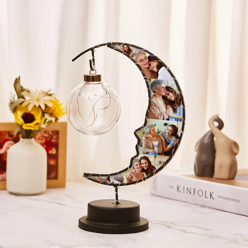 Crie uma Lâmpada LED Personalizada em forma de lua com até 6 fotos. Um presente original para o Dia da Mãe, aniversários, casais ou família. Decoração única e cheia de significado.