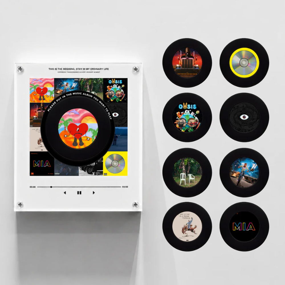 Record Player Personalizado com foto e 9 músicas. Um presente original e cheio de significado para casais, aniversários de casamento, Dia dos Namorados e mais.
