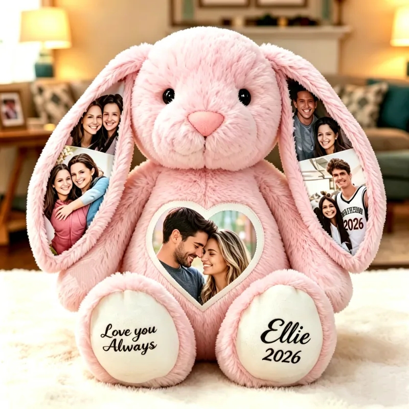 Crie um Peluche Coelho Personalizado com 5 fotografias e 2 mensagens. Uma prenda original e emotiva para aniversários, Dia dos Namorados, nascimento ou Natal.