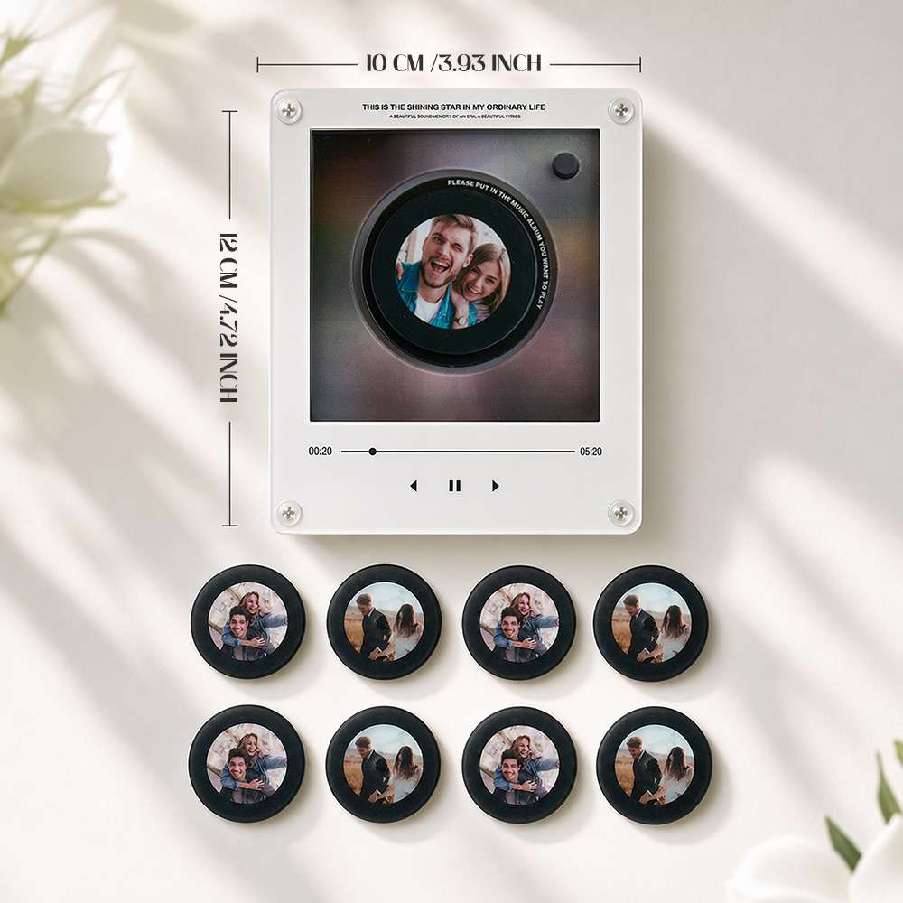 Record Player Personalizado com foto e 9 músicas. Um presente original e cheio de significado para casais, aniversários de casamento, Dia dos Namorados e mais.