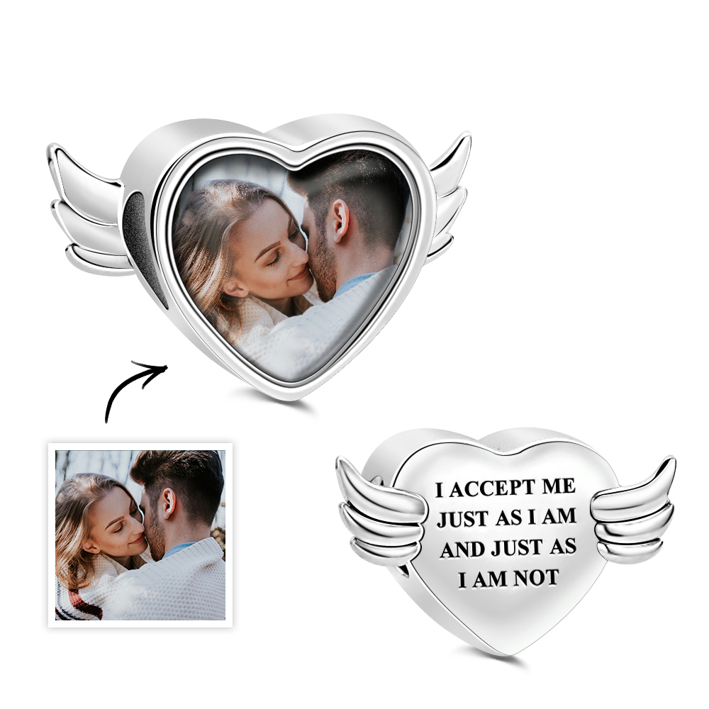 Crie uma pulseira personalizada com foto e texto, com coração e asas de anjo. Uma prenda original e emotiva para Dia da Mãe, Namorados e aniversários.