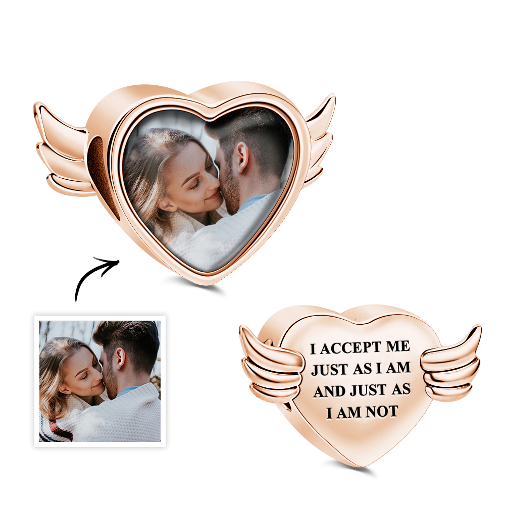 Crie uma pulseira personalizada com foto e texto, com coração e asas de anjo. Uma prenda original e emotiva para Dia da Mãe, Namorados e aniversários.