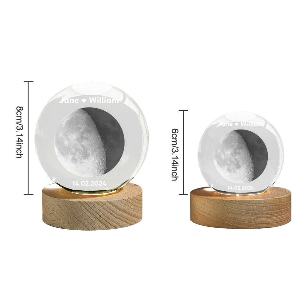 A esfera de cristal cria um efeito decorativo delicado, enquanto a iluminação realça a representação da Lua no interior. Durante o dia, funciona como uma peça decorativa elegante. Quando iluminada, ganha uma presença diferente e cria um ambiente mais acolhedor.